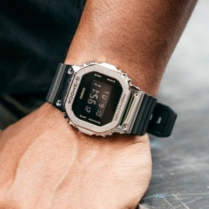 Montre Unisexe Casio G-Shock GM-5600U-1ER (Ø 43 mm)